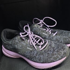 Brooks Launch 6 Women's Athletic Shoes - Black and Lavender